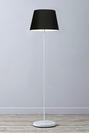  Beyaz Gövdeli Siyah Başlıklı Lambader (35x21x145 cm)